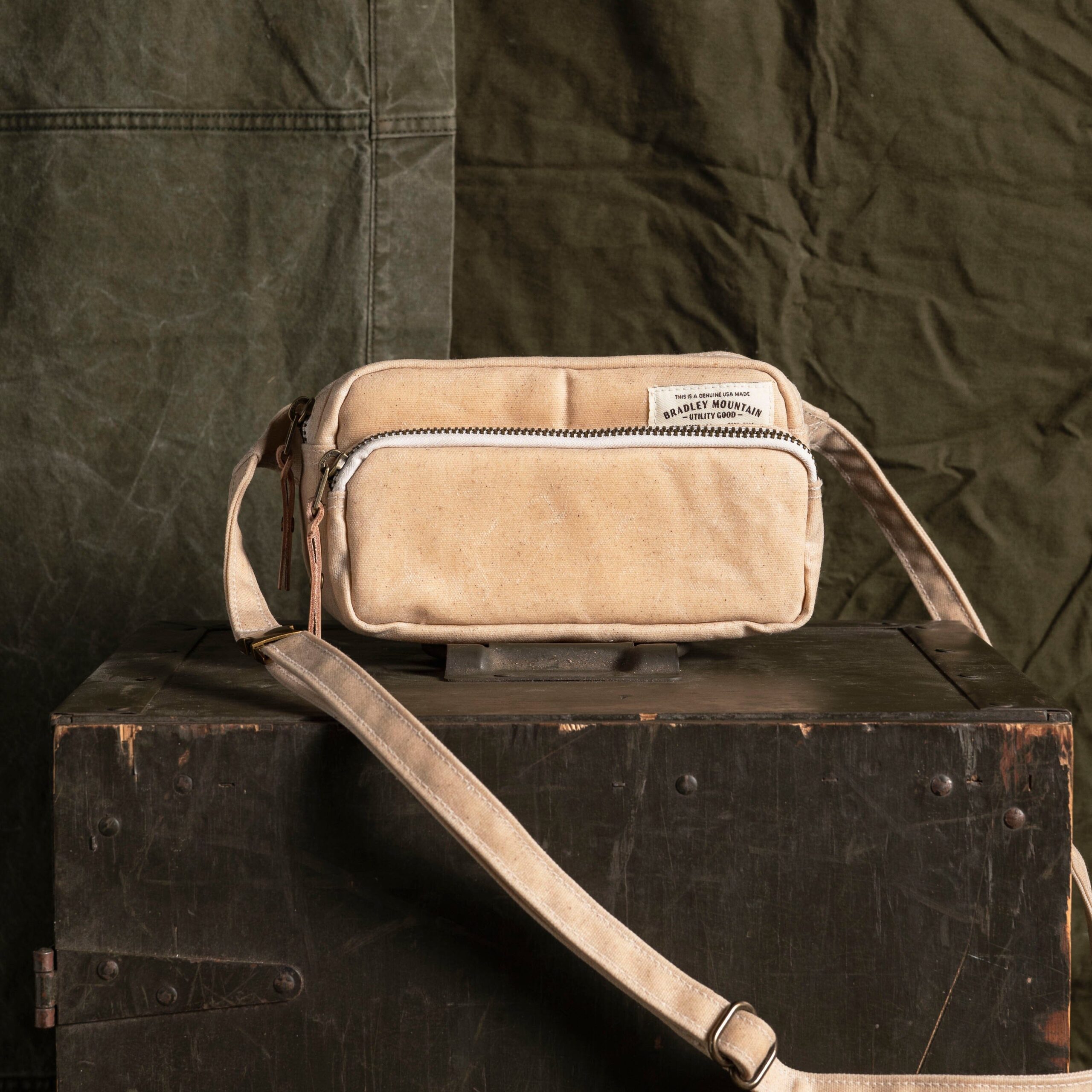 Pointer Crossbody Bag - Oatmeal