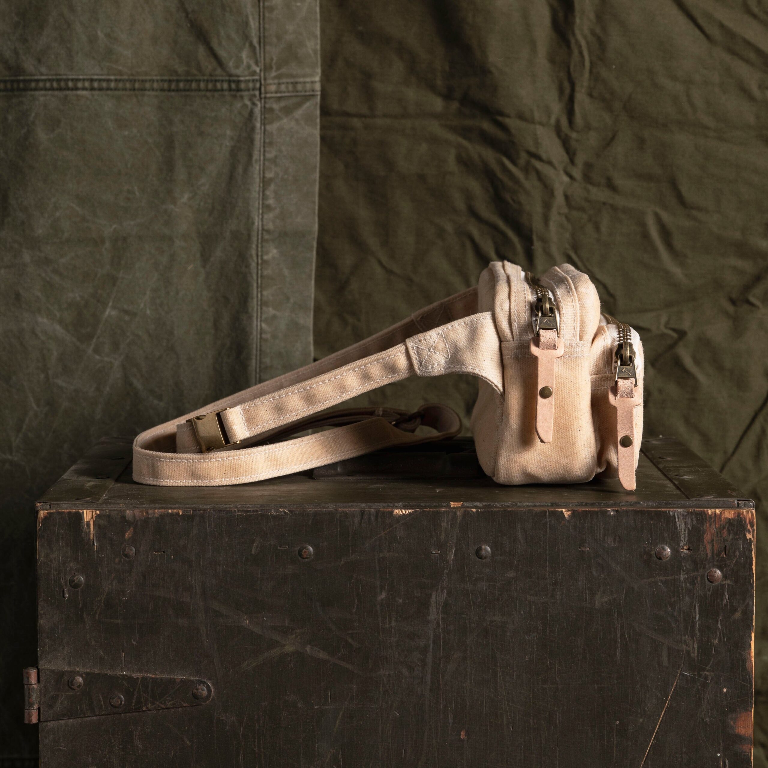 Pointer Crossbody Bag - Oatmeal